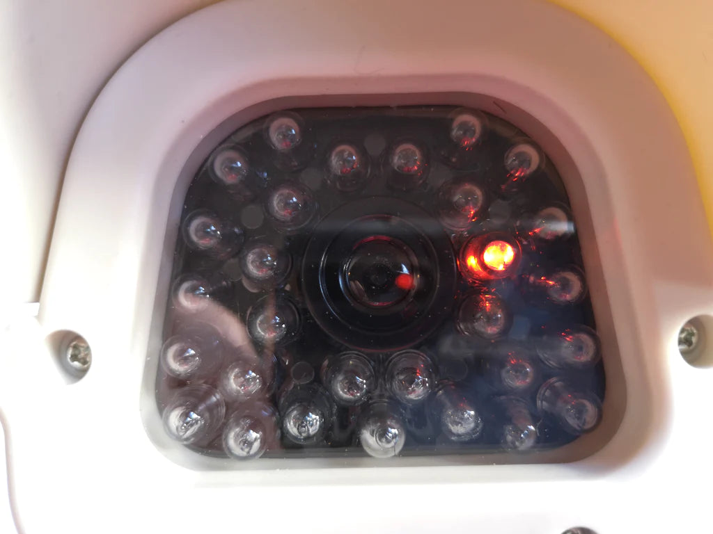 Hochwertige Solar Speed-Dome-Kamera-Attrappe mit Objektiv, Blink-LED, – O&W  Security